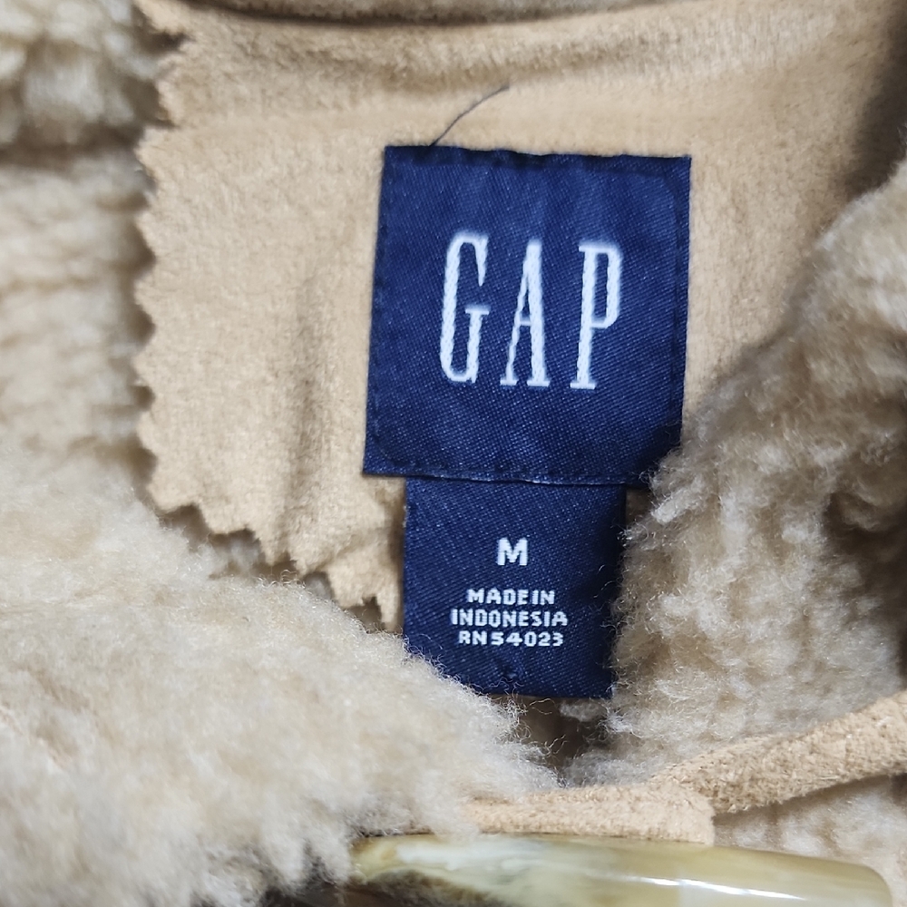 #61...GAP Beige Fleece Outerwear Vest...Medium